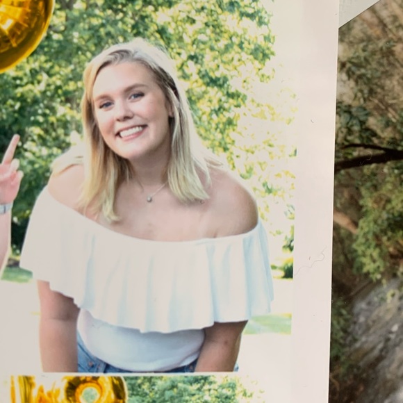 Forever 21 off the shoulder top - Picture 4 of 4